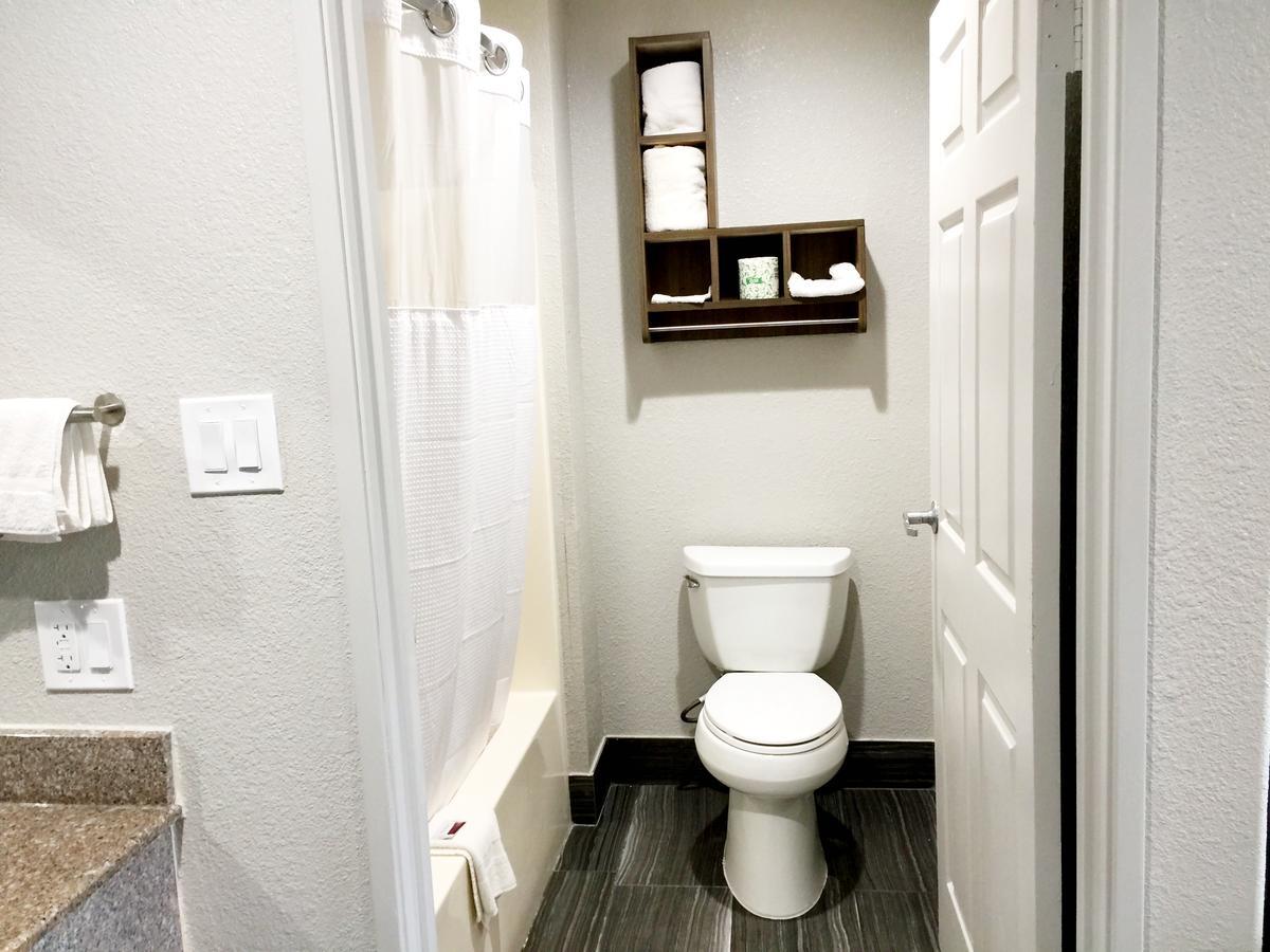 Eldon Americas Best Value Inn & Suites Mont Belvieu Houston מראה חיצוני תמונה