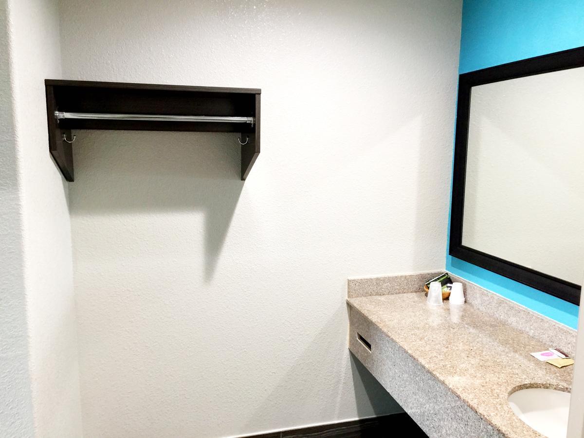 Eldon Americas Best Value Inn & Suites Mont Belvieu Houston מראה חיצוני תמונה