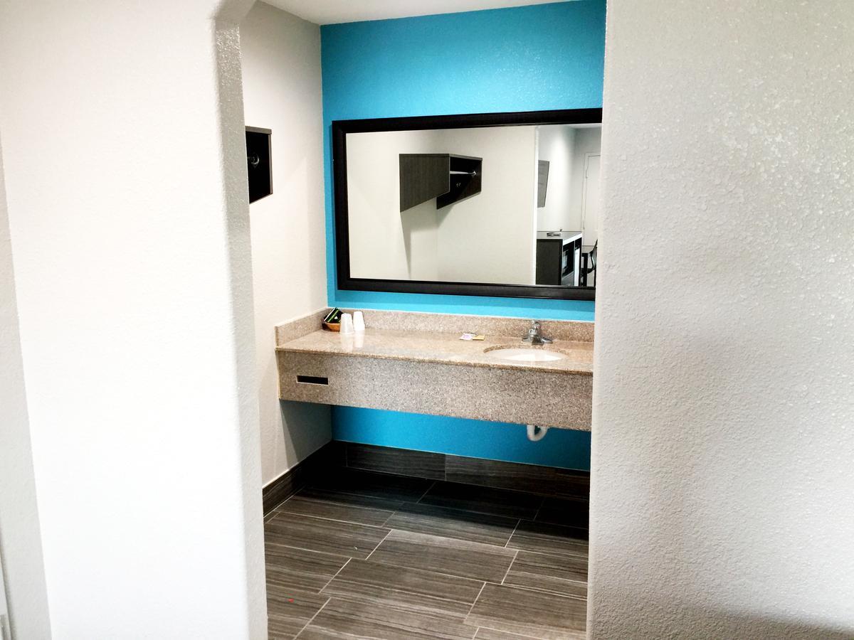 Eldon Americas Best Value Inn & Suites Mont Belvieu Houston מראה חיצוני תמונה